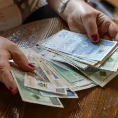 Podatek od darowizny nieruchomości: Jak uniknąć i ile zapłacisz?