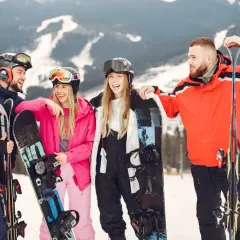 Narty czy snowboard co szybsze? Odkryj prawdę o prędkości!