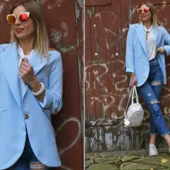Modna stylizacja z błękitną marynarką, białym topem, podartymi jeansami i białym plecakiem.