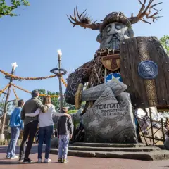 Parc Astérix : Guide Complet Attractions 2025 (Famille & Sensations)