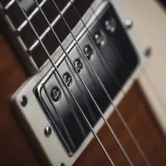 Czym czyścić gitarę elektryczną, aby uniknąć uszkodzeń i zniszczeń