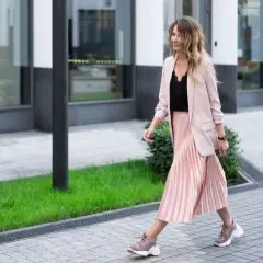 Z czym nosić długą spódnicę, aby stworzyć stylowe i modne zestawienia