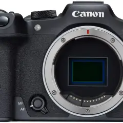 Czarny aparat Canon EOS R7 z widocznym sensorem. Sprawdź atrakcyjną canon r7 cena!
