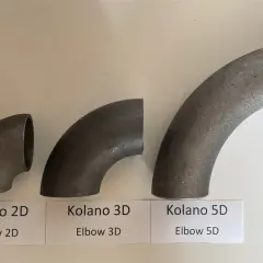 Trzy kolana hamburskie o różnym promieniu gięcia: 2D, 3D i 5D, wykonane z metalu.