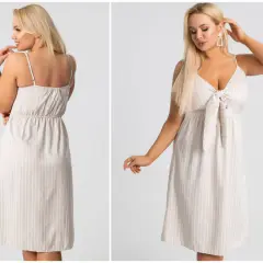 Kobieca sukienka biała plus size w paski, z wiązaniem na przodzie. Idealna na lato.