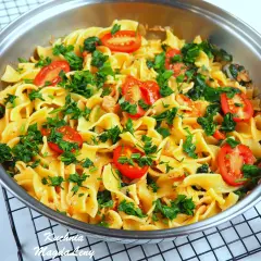 Spaghetti z łososiem i szpinakiem: przepis na sukces w 30 minut