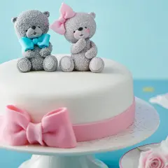 Ozdoby na tort z masy cukrowej jak zrobić - proste techniki i porady