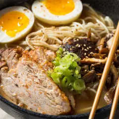Jak zrobić ramen z zupki chińskiej? Ulepsz smak w 15 min!