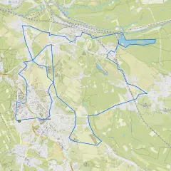 Mapa z zaznaczonymi ścieżkami rowerowymi Jaworzno. Trasa okrąża miasto, prowadząc przez tereny zielone i osiedla.