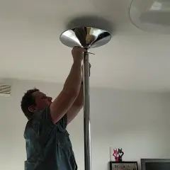 Jak zamontować rurę do pole dance w domu? Pełen przewodnik DIY