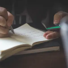 Jak napisać dobrą rozprawkę, by uniknąć najczęstszych błędów?