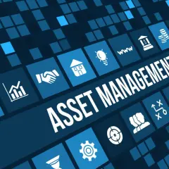 Grafika przedstawia hasło "ASSET MANAGEMENT" otoczone ikonami symbolizującymi zarządzanie zasobami, inwestycje i rozwój.