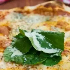 Kiedy powstała pizza? Poznaj zaskakującą historię tego dania