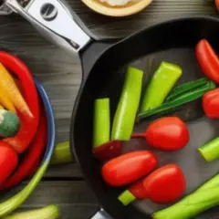 Ile kcal mają warzywa na patelni? Sprawdź, co naprawdę jesz