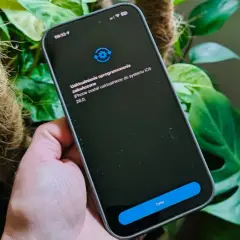 Aktualizacja iOS zakończona na iPhonie. Długie wsparcie dla iPhone XS jest zapewnione dzięki regularnym aktualizacjom.