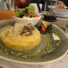 Kowno: Gdzie zjeść? Sprawdzone restauracje i lokalne smaki.