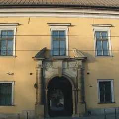 Gdzie mieszkał papież Jan Paweł II? Odkryj jego niezwykłe miejsca
