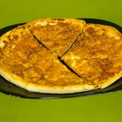 Kalorie pizzy: Ile kcal ma Twój ulubiony kawałek?