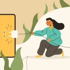 Kobieta podłącza wtyczkę do gniazdka na ekranie telefonu, symbolizując pytanie: ile prądu zużywa komputer?