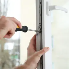 Jak wyregulować drzwi balkonowe? Poznaj tajniki DIY i oszczędzaj