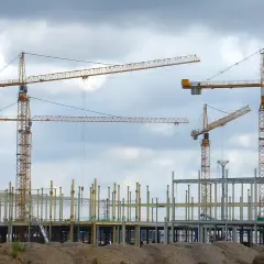 Ile muszą odstać fundamenty, aby uniknąć problemów z budową?