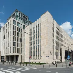 Nowoczesny budynek Naczelnego Sądu Administracyjnego (NSA) w Warszawie. Tu rozstrzyga się, co oznacza skrót NSA.