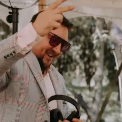 Ile bierze DJ za wesele? Sprawdź ceny i co wpływa na koszty