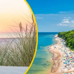 Zachód słońca nad morzem, plaża pełna ludzi i latarnia morska. W tle niebieska flaga, symbol czystej wody.