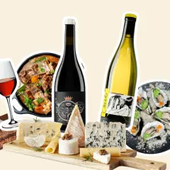 Un festin pour les sens : vin, fromages, huîtres, plat mijoté et gâteau au chocolat pour un moment de pur plaisir.