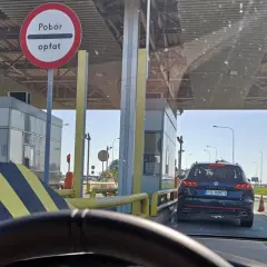 Kolejka do poboru opłat na autostradzie A4 między Katowicami a Krakowem.
