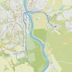Trasa rowerowa wzdłuż Odry, prowadząca przez Frankfurt nad Odrą i okolice, z widocznymi mostami i terenami zielonymi.