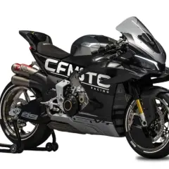 CFMOTO 1000 RR negra, lista para la pista.