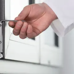 Jak połączyć dwa okna PCV bez błędów i zaoszczędzić czas