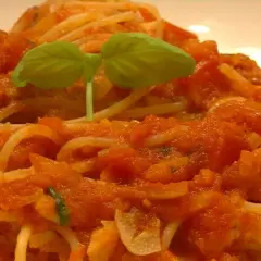 Sos do spaghetti z koncentratu: Szybki i pyszny przepis bez kwasowości!