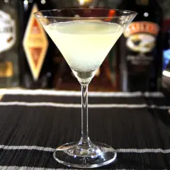 Ile procent ma drink kamikaze? Sprawdź zawartość alkoholu!