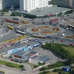 Czy opiekun osoby niepełnosprawnej płaci za bilet w Warszawie? Sprawdź zasady