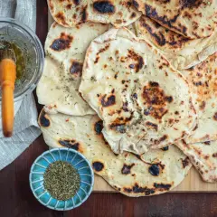Gdzie kupić chlebek naan? Sklepy, online, marki i ceny w PL