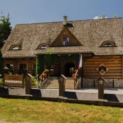 Gdzie zjeść w Wetlinie? Odkryj najlepsze restauracje i smaki