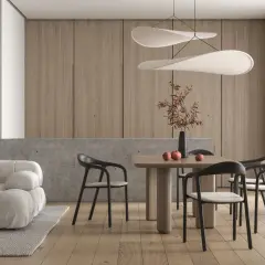 Jadalnia w stylu minimalistycznym: drewniane panele, betonowy blat, jasna sofa, drewniany stół z krzesłami i ozdobna lampa.