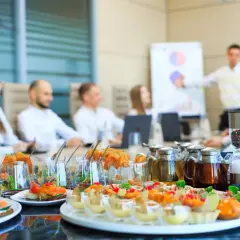 Czy catering się opłaca? Analiza kosztów, zysków i trendów
