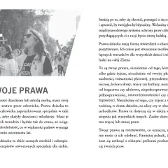 Młodzi ludzie protestują, domagając się swoich praw. Prawa dziecka to międzynarodowy system ochrony praw człowieka, który chroni każdego.