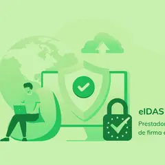 Un hombre usa una laptop junto a un globo terráqueo y un escudo de seguridad. El texto indica "eIDAS Prestador cualificado de firma electrónica", parte de una lista de confianza de prestadores de servicios de certificación.