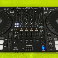 Koszt sprzętu DJ: Od 1000 zł na start do pro zestawu planuj mądrze!