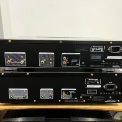 Tył odtwarzacza Marantz CD 60, gotowy do testu, z widocznymi złączami audio i cyfrowymi.