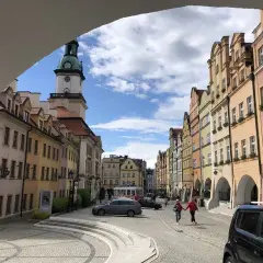 Ile mieszkańców ma Jelenia Góra? Zaskakujące dane o populacji