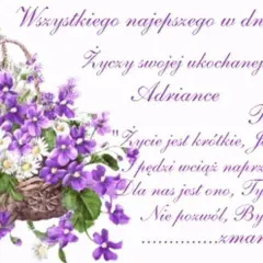 Koszyk z fioletowymi kwiatami i napisami.