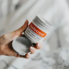 Czy Sudocrem jest dobry na pryszcze? Poznaj prawdę o jego działaniu