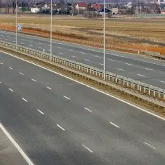 Ile kosztuje 1 km asfaltu? Sprawdź, co wpływa na cenę budowy