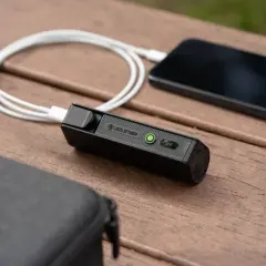 Ładowarka w bagażu podręcznym? Tak, ale powerbank to pułapka!