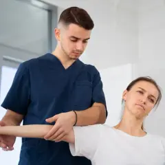 Fizjoterapeuta a rehabilitant: Kto jest kim? Rozwiej wątpliwości!